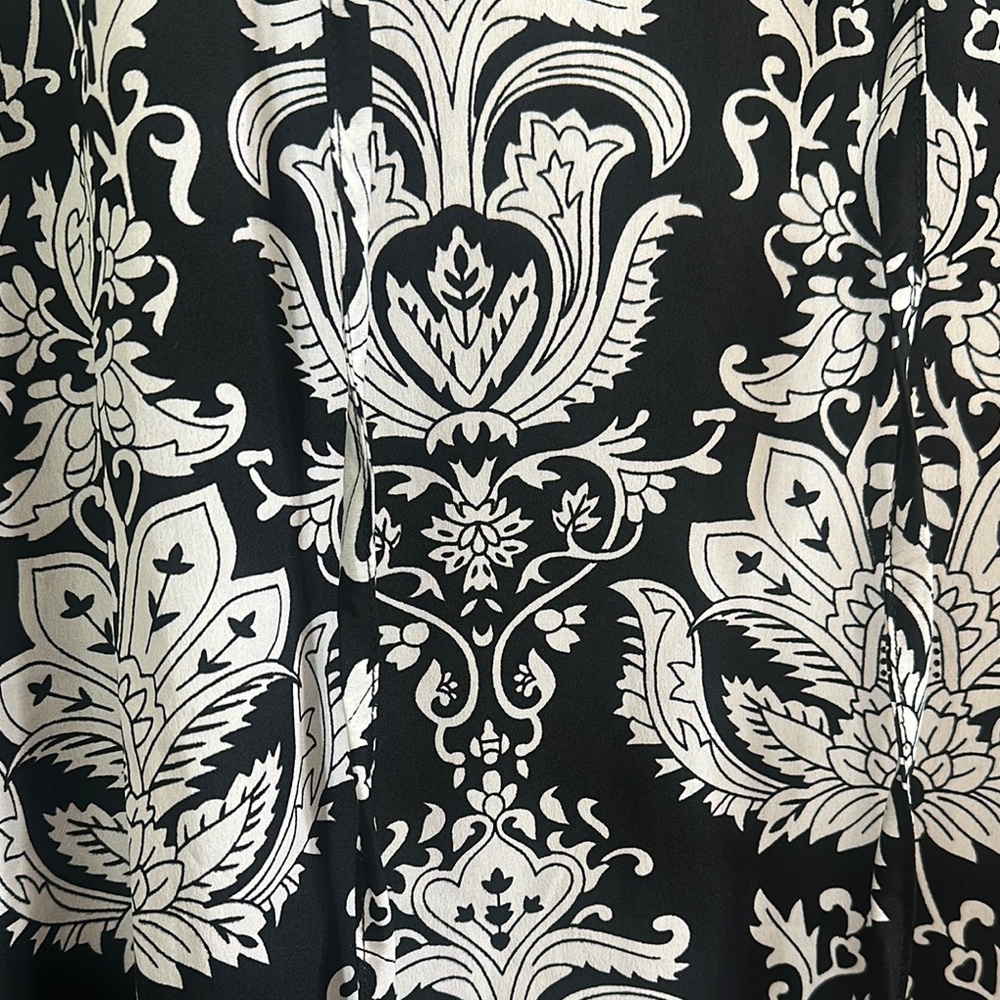 Black and‎ White Patterned Women's Top - Picture 2 of 5